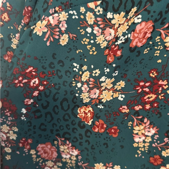Torrid Floral Animal Print Pleat Front Placket Blouse Top - Picture 3 of 7